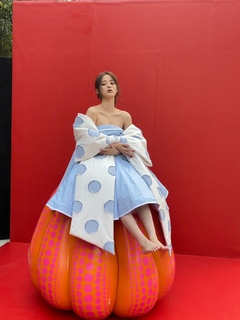 Nana Ouyang feet photo thumbnail