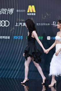 Nana Ouyang feet photo thumbnail