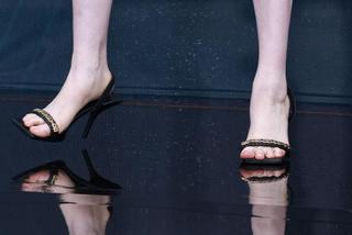 Nana Ouyang feet photo thumbnail