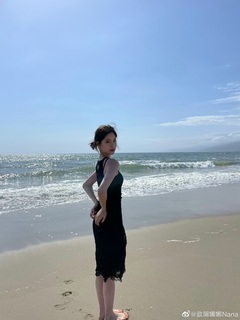 Nana Ouyang feet photo thumbnail