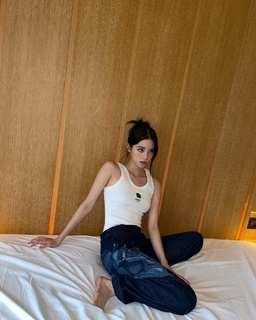 Nana Ouyang feet photo thumbnail