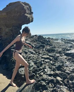 Nana Ouyang feet photo thumbnail