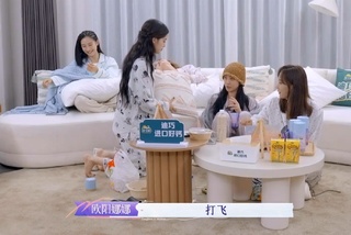 Nana Ouyang feet photo thumbnail