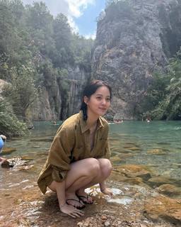 Nana Ouyang feet photo thumbnail