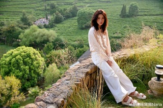 Nana Ouyang feet photo thumbnail