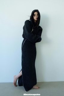 Nana Ouyang feet photo thumbnail