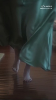 Nana Ouyang feet photo thumbnail