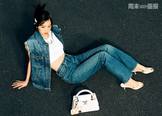 Nana Ouyang feet photo thumbnail