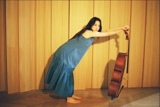 Nana Ouyang feet photo thumbnail