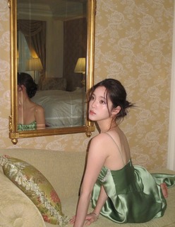 Nana Ouyang feet photo thumbnail