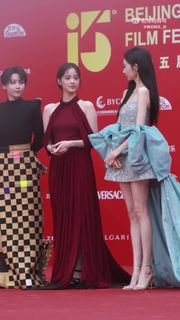 Nana Ouyang feet photo thumbnail