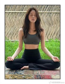 Nana Ouyang feet photo thumbnail