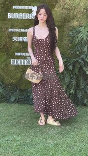 Nana Ouyang feet photo thumbnail