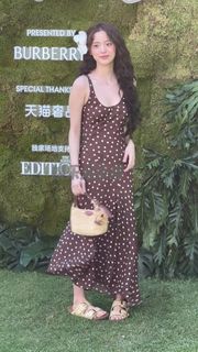 Nana Ouyang feet photo thumbnail