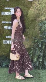 Nana Ouyang feet photo thumbnail