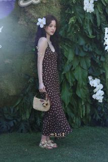 Nana Ouyang feet photo thumbnail