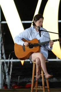 Nana Ouyang feet photo thumbnail