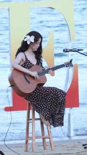 Nana Ouyang feet photo thumbnail