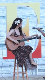 Nana Ouyang feet photo thumbnail