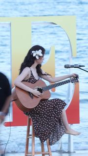 Nana Ouyang feet photo thumbnail