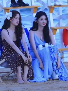 Nana Ouyang feet photo thumbnail