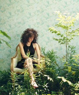 Nana Ouyang feet photo thumbnail