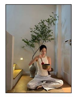 Nana Ouyang feet photo thumbnail
