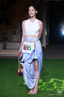 Nana Ouyang feet photo 9