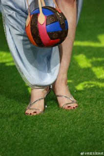Nana Ouyang feet photo 2