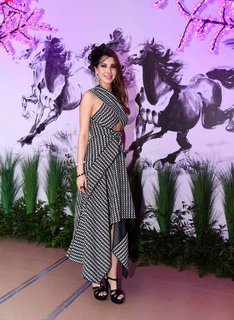 Nancy Ajram feet photo thumbnail