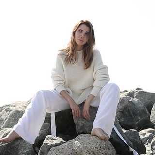 Nancy Ajram feet photo thumbnail
