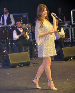 Nancy Ajram feet photo thumbnail