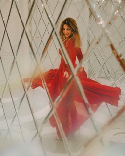 Nancy Ajram feet photo thumbnail