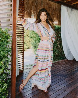 Nancy Ajram feet photo thumbnail