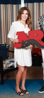 Nancy Ajram feet photo thumbnail
