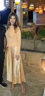 Nancy Ajram feet photo thumbnail
