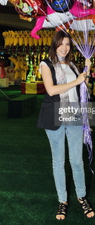Nancy Ajram feet photo thumbnail
