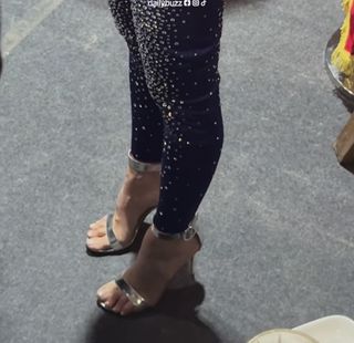 Nancy Ajram feet photo thumbnail