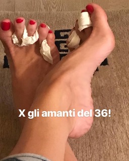 Nancy Brilli feet photo thumbnail