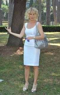 Nancy Brilli feet photo thumbnail