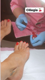 Nancy Brilli feet photo thumbnail