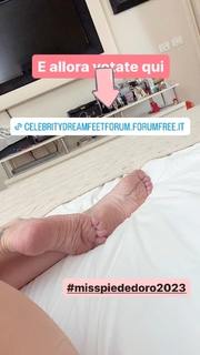 Nancy Brilli feet photo thumbnail