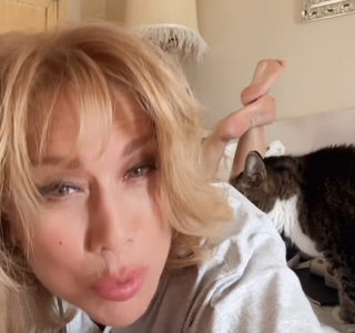 Nancy Brilli feet photo thumbnail