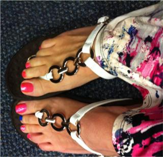 Nancy Hornback feet photo thumbnail