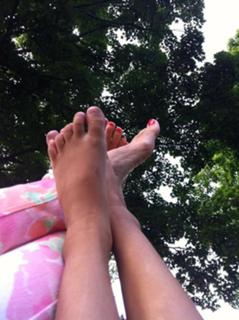 Nancy Hornback feet photo thumbnail