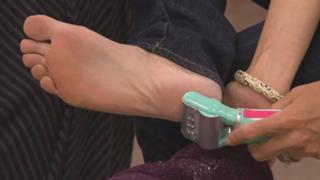 Nancy Hornback feet photo thumbnail