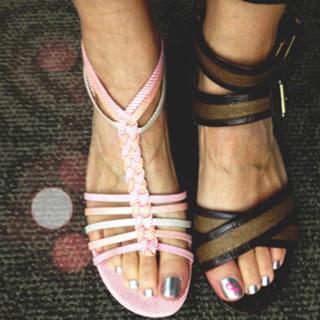 Nancy Hornback feet photo thumbnail