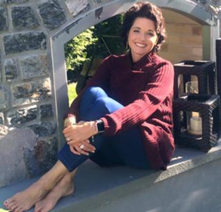 Nancy Hornback feet photo thumbnail