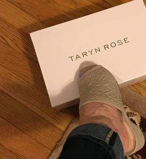 Nancy Hornback feet photo thumbnail