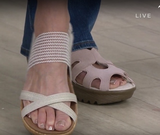 Nancy Hornback feet photo thumbnail